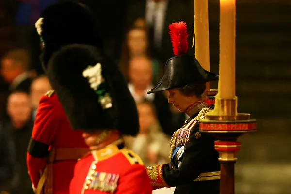 1663366252622.jpg Elizabeth'in ölümü sonrası monarşi tartışmaları! Resmi yasın bitmesini bekliyorlar - 4
