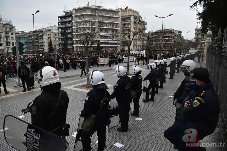 Yunanistan pandemi sınavını veremedi! Halk sokağa indi