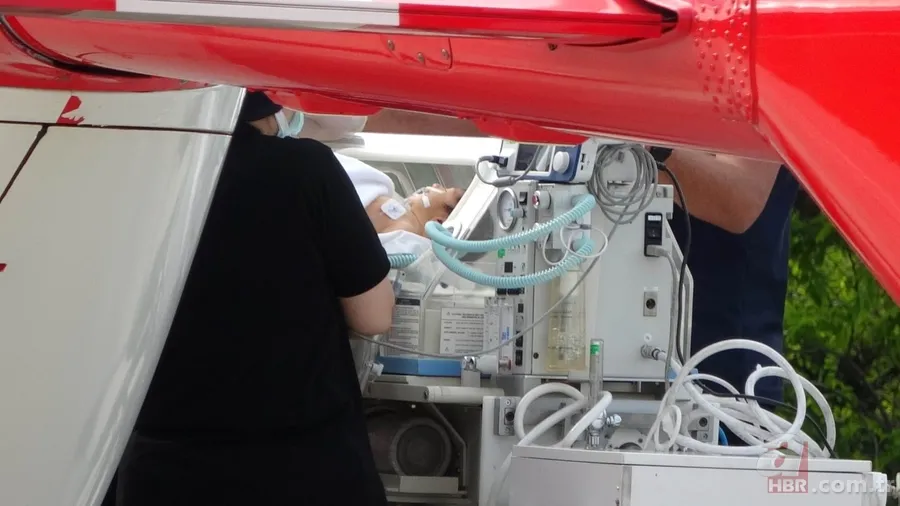 Ambulans helikopter 4 günlük bebek için havalandı 4