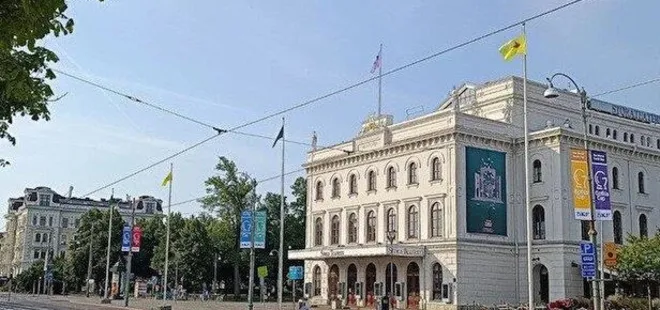 İsveç’te yine terör propagandası! Paçavraları direklere astılar