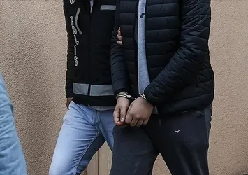 Araçtan ses sistemi hırsızlığı kamerada