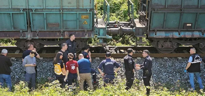 zonguldakta-trenin-altinda-kalarak-can-vermisti-korkunc-goruntuler-ortaya-cikti-makinist-ve-tren-sefi-1724151249780.jpeg Zonguldak'ta trenin altında kalarak can vermişti! Korkunç görüntüler ortaya çıktı: Makinist ve tren şefi... - 5