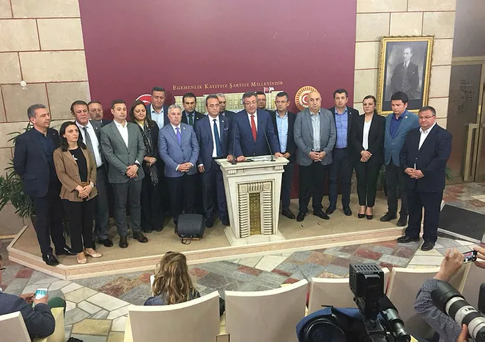 CHP: 15 CHP'li vekil İYİ Parti'ye katıldı - 1