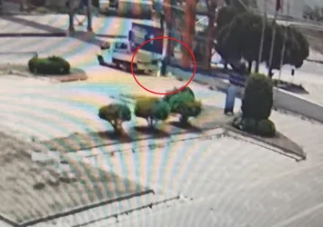 Elektrik akımına kapılıp ölen işçi güvenlik kamerasına yansıdı