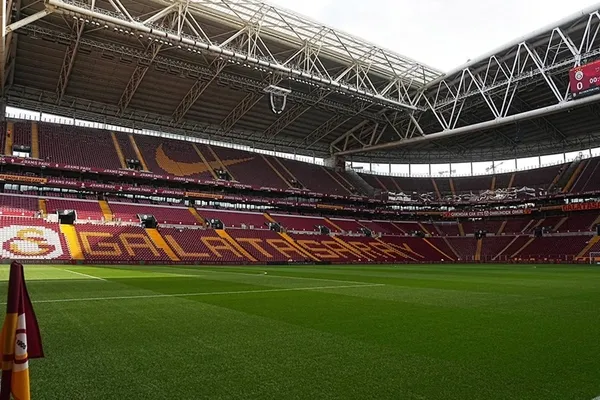 1697874729669.jpg Galatasaray-Beşiktaş derbisi muhtemel 11'lerinde sürpriz! Okan Buruk ve Burak Yılmaz'dan taktik savaşları... - 2