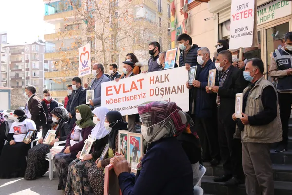 Evlat nöbetindeki ailelerden CHP'ye sert tepki: CHP, HDP ve PKK birdir - 10