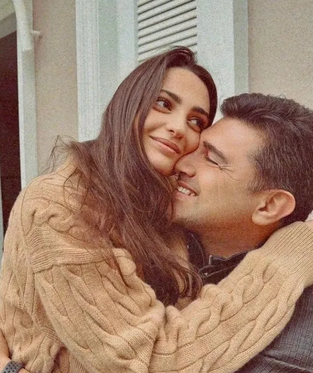 Hakan Ural ile Sibel Can’ın kızı Melisa güzelliğiyle ilgi odağı oldu! Son hali dikkat çekti! Meğerse annesi...