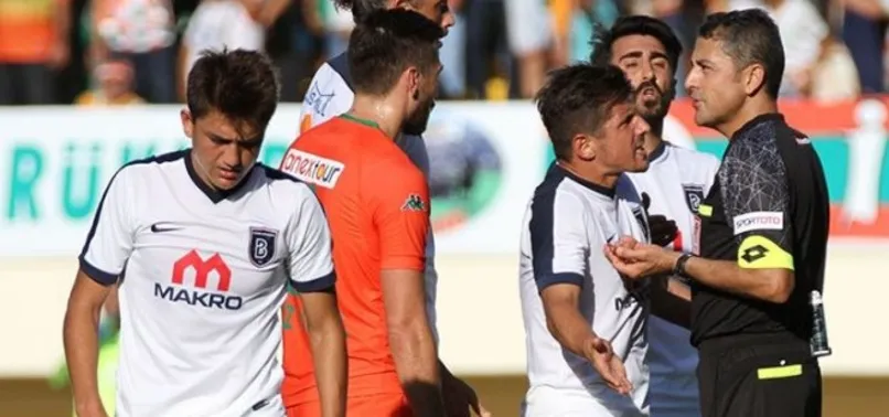 Emre Belözoğlu bir yıl daha oynayacak