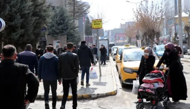 Van'ın Saray ilçesindeki 4 mahallede okullar koronavirüsten 10 gün tatil edildi! - 4