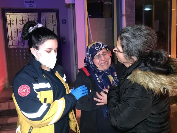 1675402329646.jpg Edirne’de alev alev yanan evini gözyaşları içinde izledi! “Kızım da bu akşam Balıkesir’den gelecekti” - 2