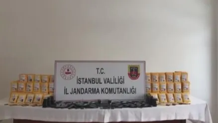 istanbulda-jandarmadan-kacak-cep-telefonu-operasyonu-380-adet-ele-gecirildi-1650263454961.jpg