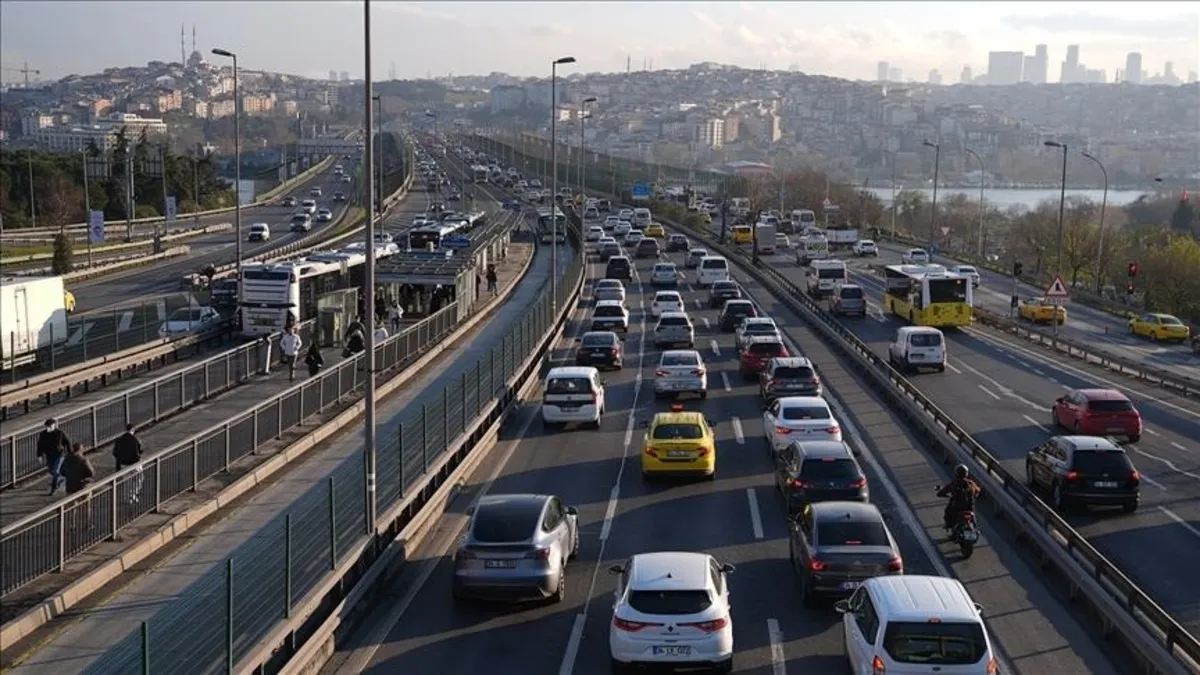 İstanbul'da trafik yoğunluğu! Harita kırmızıya büründü