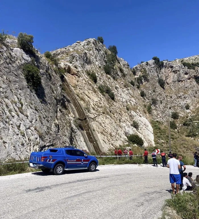 fethiyede-kopegiyle-doga-yuruyusune-cikip-geri-donmedi-cansiz-bedeni-bulundu-1714232818135.jpg Fethiye'de köpeğiyle doğa yürüyüşüne çıkıp geri dönmedi! Cansız bedeni bulundu - 1