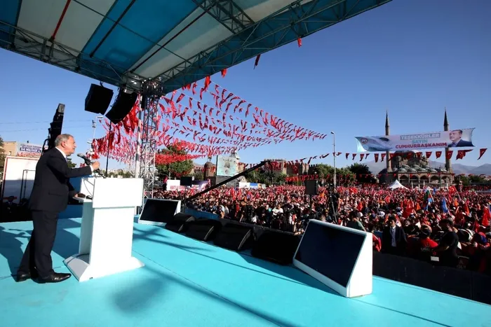 Bakan Hulusi Akar’dan Yunanistan’a Türk okulları tepkisi
