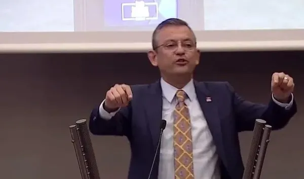 ’Özel’ muamele! Tunç Soyer Özgür Özel’in konuşmasını dinlemeden salonu terk etti