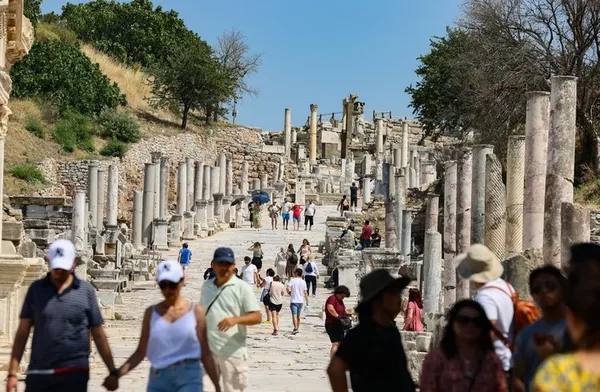 18-25-yas-arasi-genclere-ucretsiz-muzekart-genclik-ve-spor-bakani-osman-askin-bak-mujdeledi-1689262834893.jpg 18-25 yaş arası gençlere ücretsiz müzekart! Gençlik ve Spor Bakanı Osman Aşkın Bak müjdeledi - 3
