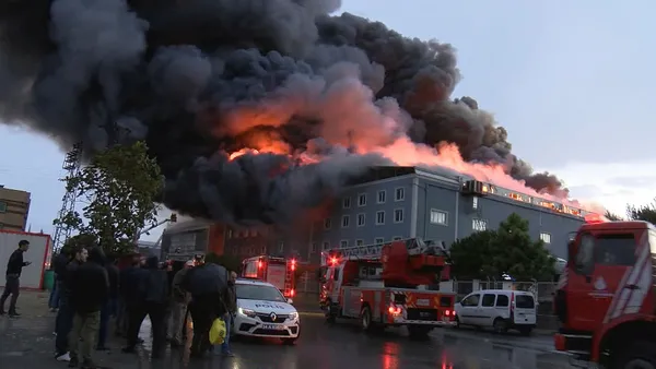 Esenyurt'taki fabrika yangınıyla ilgili 2 kişi gözaltına alındı - 1
