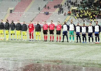 Şanlıurfa-Adana Demir maçı 7. dakikada ertelendi