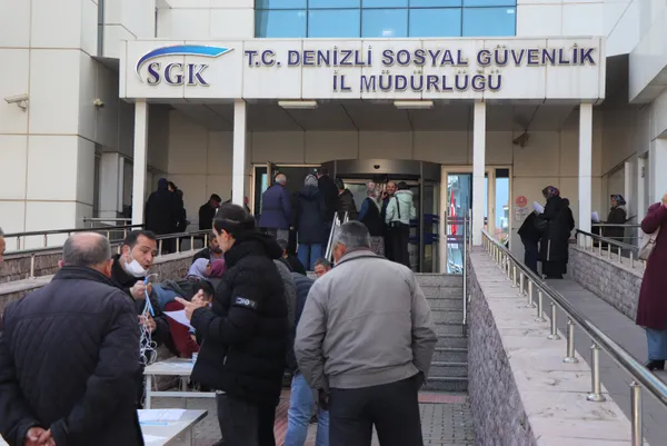 Son dakika: SGK önünde EYT kuyrukları! Flaş açıklama: Düzenleme henüz yasalaşmadı