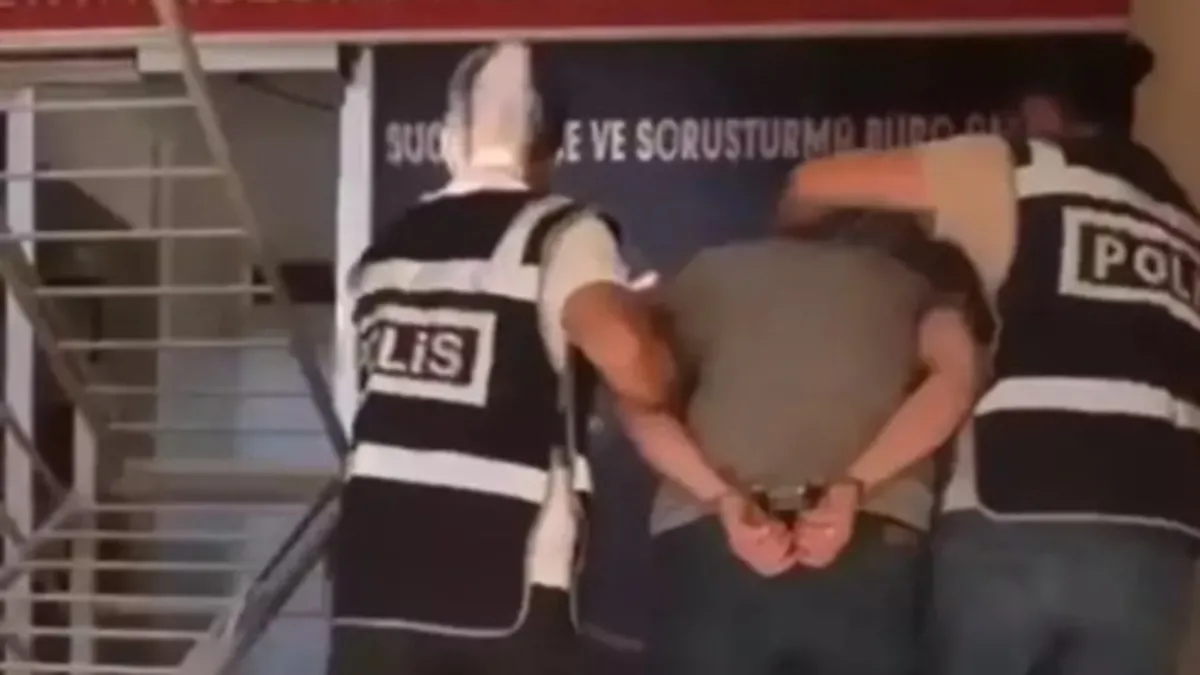 İzmir'de aranması bulunan hükümlü hırsızlık yaparken yakalandı