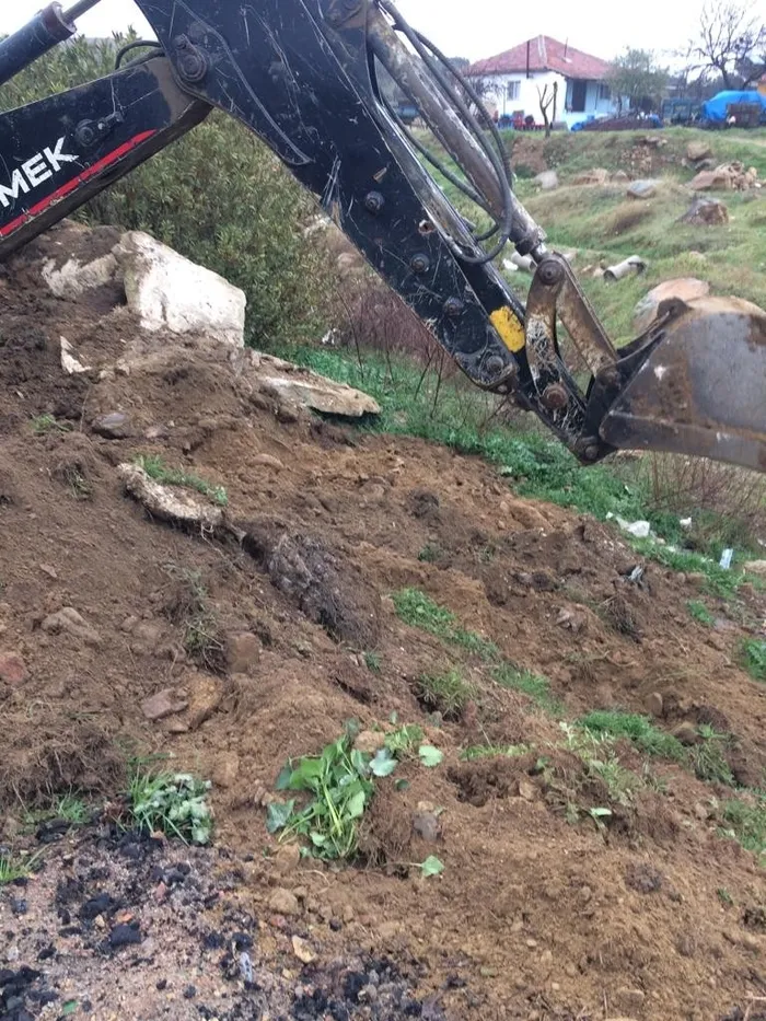mucize-gibi-olay-dereye-ucan-aractan-yarasiz-kurtuldu-1645708459746.jpg Mucize gibi olay! Dereye uçan araçtan yarasız kurtuldu - 2