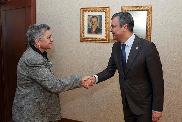 CHP aynı tas aynı hamam! Pervin Chakar’dan sonra yeni skandal: Özgür Özel TSK’ya iftira atan Şebnem Korur Fincancı’yı ağırladı