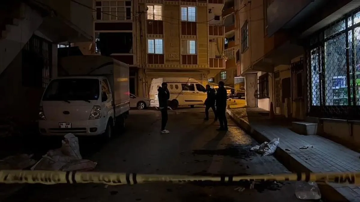 İstanbul'da PKK sempatizanları sahnede! Polise molotof kokteyli ve EYP attılar