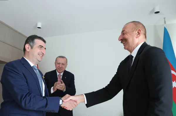 son-dakika-susa-beyannamesi-imzalandi-baskan-erdogan-ve-aliyevden-onemli-aciklamalar-1623765582870.jpg Son dakika: Şuşa Beyannamesi imzalandı! Başkan Erdoğan ve Aliyev'den önemli açıklamalar - 8