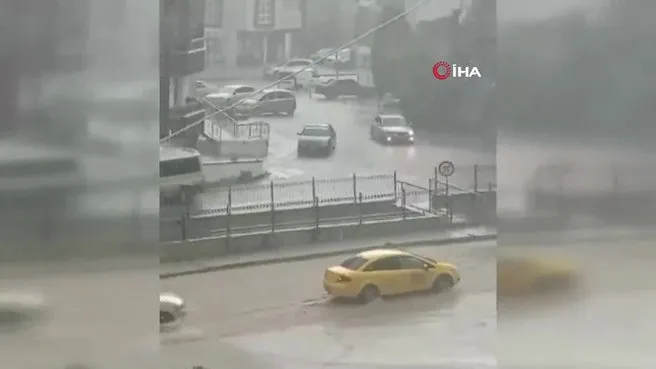 Amasya’da sele kapılan kadını taksici kurtardı!