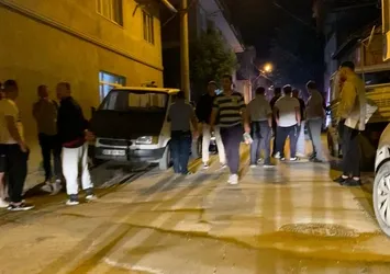 Bursa İnegöl’de alkollü maganda baltayla dehşet saçtı! Polis uyarı ateşiyle müdahale etti