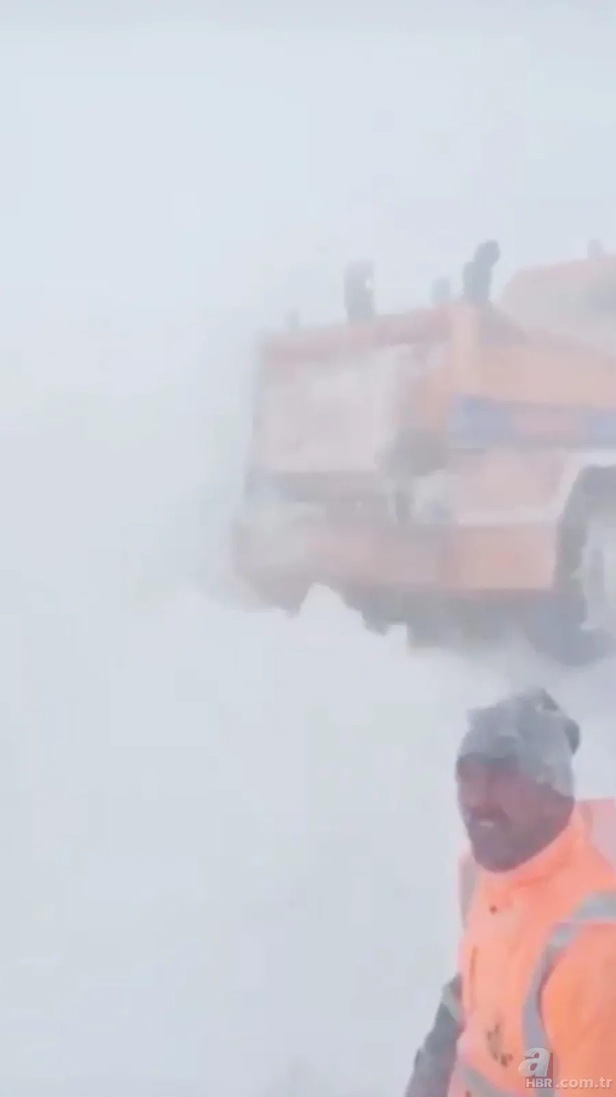 Dev kar kütleleri iş makinelerini yuttu! Ardahan-Artvin yolunda korku dolu anlar 8