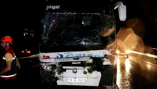 1661371732067.jpg Sakarya'da yolcu otobüsü kazası! TIR'a arkadan çarptı! Çok sayıda yaralı var - 3