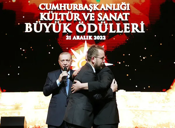 baskan-erdogan-omur-ve-yunus-emre-akkor-kardesleri-baristirdi-1671649932285.jpg Başkan Erdoğan Ömür ve Yunus Emre Akkor kardeşleri barıştırdı - 2