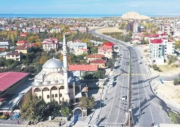 Doğu’nun incisi Van yatırımlarla parladı