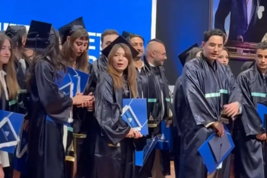 1783578668660.jpeg Yeditepe Üniversitesi'nde pankart skandalı! Ayetin önüne kapattılar - 3