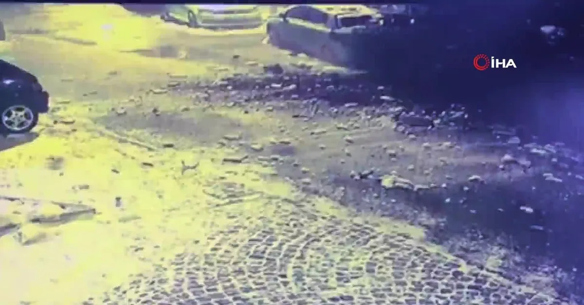 Kağıthane’de istinat duvarı böyle çöktü!