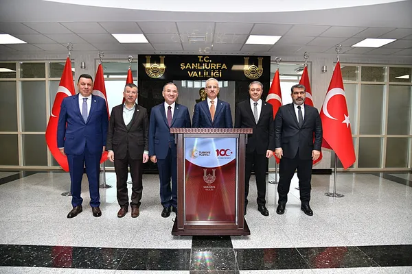 1708612548157.jpg Bakan Uraloğlu Şanlıurfa'da konuştu: Kalkınma Yolu Projesi için işleri sıkı tutuyoruz! Yeni bir otoyol müjdesi... - 2