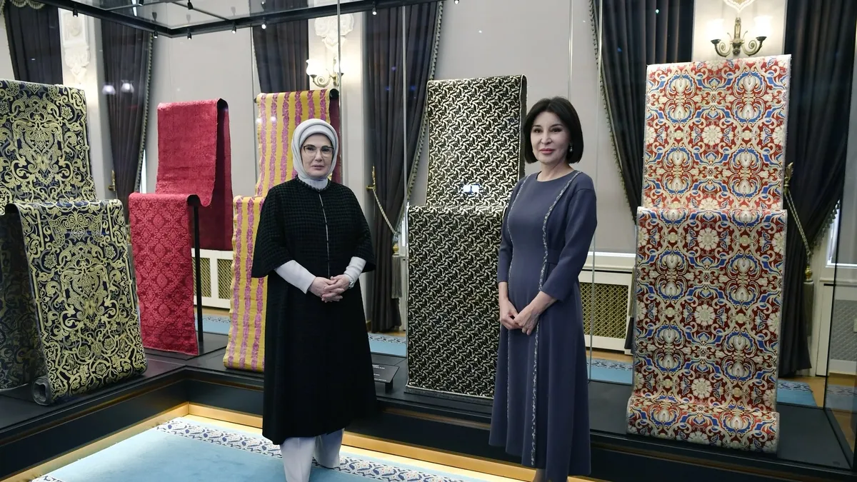 First Lady'ler bir arada! Emine Erdoğan Mirziyoyev'in eşi ile görüştü