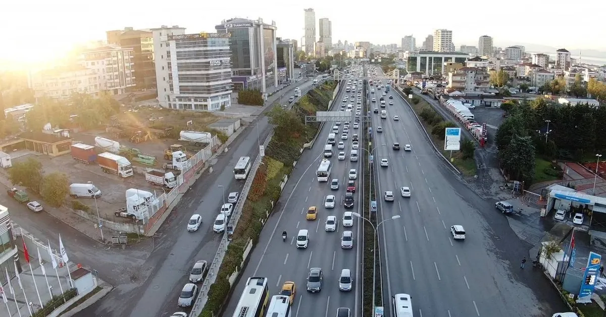 İstanbul’da cuma trafiği erkenden başladı