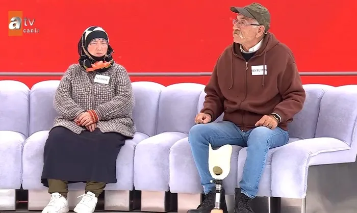 1-gunluk-gelin-protez-bacagini-birakip-kacti-muge-anlida-akilalmaz-olay-1765446099988.jpg Kaynak: ATV