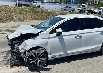 Polis aracıyla otomobil çarpıştı! 2 polis ve 1 asker yaralandı