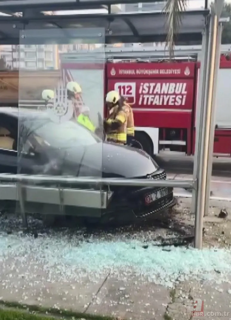 Tıra çarpıp otobüs durağına daldı: Facianın eşiğinden dönüldü! 3