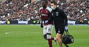 Ünlü futbolcu kediye işkence yaptı