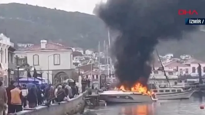 İzmir’de lüks tekne yangını