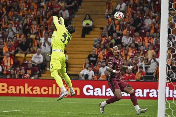 provada-soz-torreirada-galatasaray-ile-lazio-yenisemedi-1754165241635.jpg FOTOĞRAF: AA