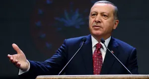 Akademisyen vekillerin çifte maaşı iptal edildi