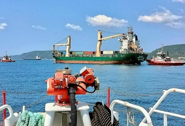 1684582930796.jpeg Çanakkale Boğazı'ndan geçen Rus kargo gemisi arızalandı - 1