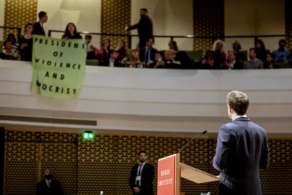 1681297505338.jpg Okların hedefinde Macron var! Hollanda'da peş peşe protestolar - 2