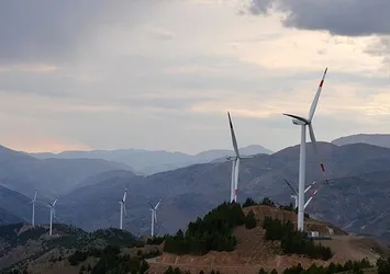 Elektriğin yarısı yerli kaynaklardan üretildi