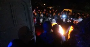 Genç kız video çekip kayalıklardan atladı!